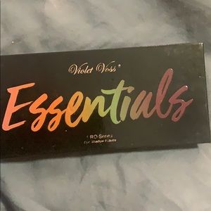 Violet Voss Essentials eyeshadow pallet